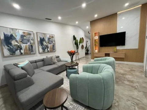 Flamingo's Resort/ Arcade Machine/Heated Pool/ 5 Bedrooms/ Pool Table/ BBQ