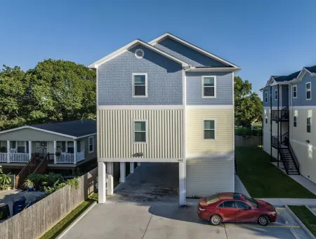 Blue Ivory: Central Haven Отели в г. Кема