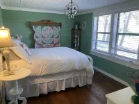 The Biketrail Bungalow-easily accessible and convenient to everything