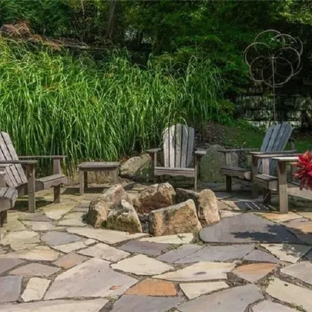 River Front Cottage with Breathtaking view of Allegheny River