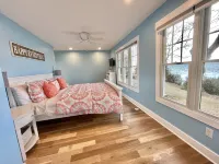 June 13-20 Open, Breathtaking Waterfront, 3Bed/2Bath Cottage/Sup,3 Kayak & Bikes