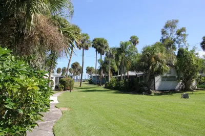 Cozy Cottage Old Florida Style on the Indian River Lagoon Hotels near Pepper Park Beach