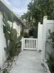 Peaceful quiet relaxing pet friendly close to Wilton Manors.
