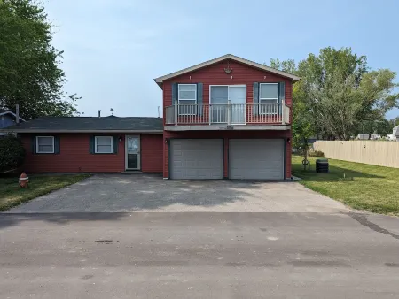 Catch on the Canal - Waterfront Getaway Near Casino, Dining & Entertainment