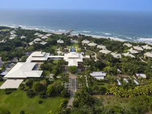 Indura Beach & Golf Resort. Curio Collection by Hilton