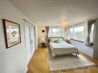 Pdx Penthouse with Stunning Mountain and River Views! Hotels near Elk Rock Garden