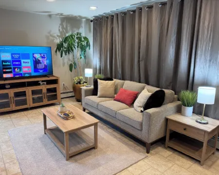 Eagles Perch!! Beautiful apt. In Kenai overlooking the mouth of the Kenai River Hoteles en Kenai