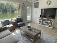 Relaxation Destination--updated lakefront condo just steps from Lake Hamilton!!!
