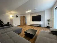 Deluxe apartment - with 140 sqm & with roof terrace & private garden