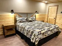 Smoky Hideaway • 2Bed 2Bath Cabin • Near Bike Trail Hotels in Townsend