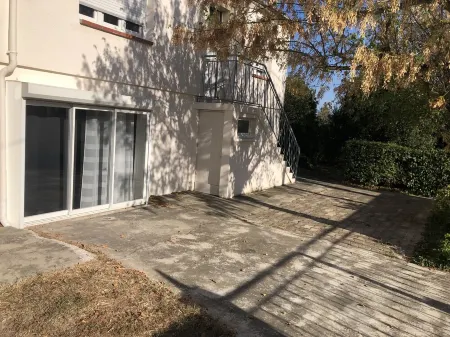 Apparemment à Côté du Meet Отели в г. Корнбарьё