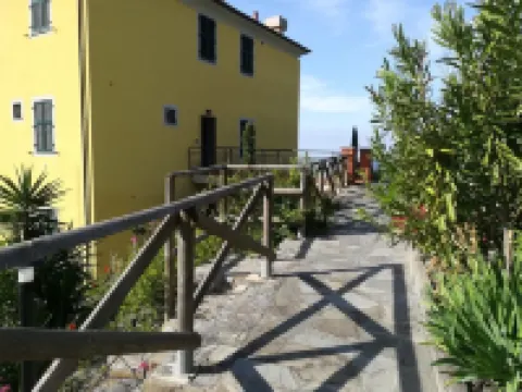 ELEGANT APARTMENT WITH EXTRAORDINARY SEA VIEW IN THE HEART OF THE FIVE LANDS Hotels in Corniglia