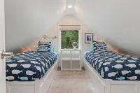 ☀️Historic and Charming Beach Cottage.Beautifully Renovated! Easy walk to beach