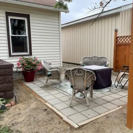 Charming/Cozy 2 BR 1 Bath steps from downtown.