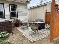 Charming/Cozy 2 BR 1 Bath steps from downtown.