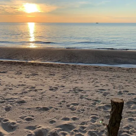 Lake Front Cottage in Michigan's Harbor Country "Sandy Shores 2"
