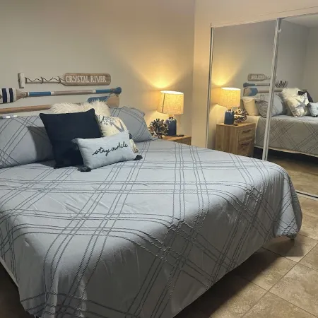 Totally Renovated near Pete's Pier with Trailer Parking Walk to Three Sisters!!