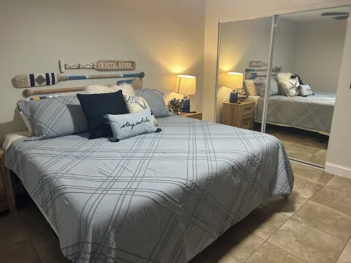 Totally Renovated near Pete's Pier with Trailer Parking Walk to Three Sisters!!