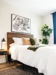 Self Check-In~Walk to Downtown~Newly Renovated