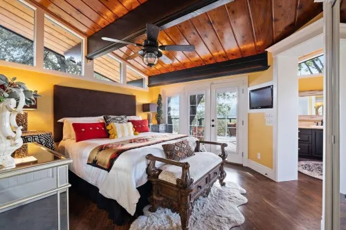 Enchanting, Secluded Idyllwild Home w/ Dramatic Views & Hot Tub! Pet Friendly!!