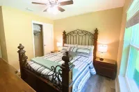 Peaceful and Private New House with Hot Tub/ Fire Pit