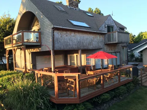 Hot Tub, 5 Smart TV's, & 2 Kitchens is an Entertainer's Delight w/Ocean Views