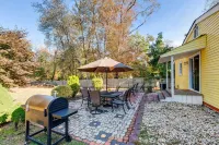 Sunny Retreat 4 BR Ranch w Spacious Backyard Hotel dekat Princeton Junction