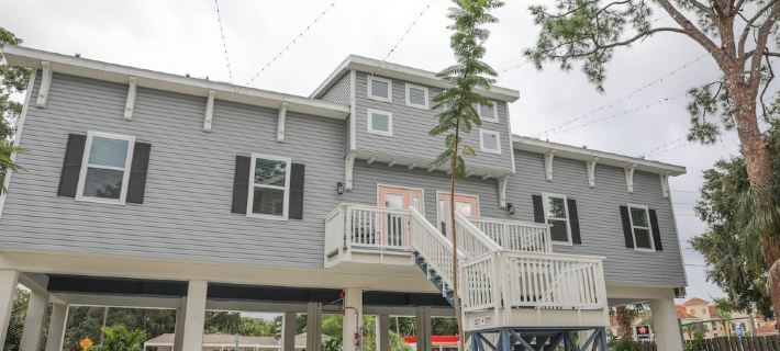 Eagle Nest Apartment-Walk to downtown & the water! New heated POOL January 2024! Hotels in Dunedin