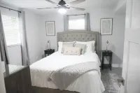 Cozy 1 bedroom suite-apartment. Hotels near Ridge Road Shopping Center