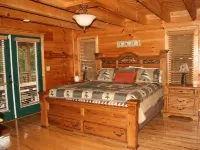 Awesome View 2500 Sqft Decks 8 Person Spa Mins to Blue Ridge Pkway & New River Hotels in Pine Swamp