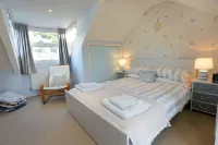 Cornish Pearl. Spacious three bedroom cottage 400 yards to the beach inc parking