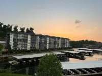 LAKEFRONT 2 BED/2 BATH CONDO W/ BOAT SLIP +3 POOLS & 2 HOT TUBS @ 2MM