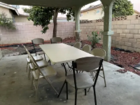 2-12 People 4 Bedrooms 6 Beds 2 Bathroom, Free Parking, Pets Friendly