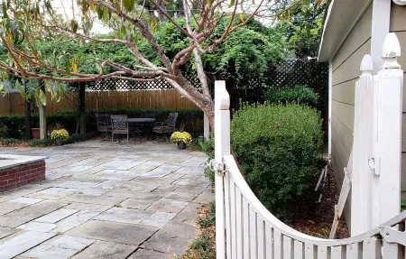 The Azalea Cottage, Bergfeld Park! Отели в г. Тилер