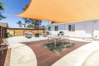 Music themed home, PacMan Arcade, Sleeps 9, BBQ, Fire Pit, Wi-Fi