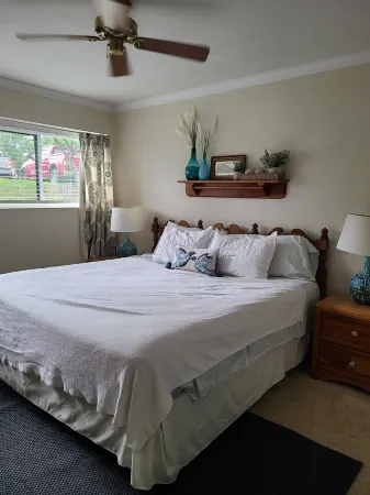 Waterfront Wonder - Steps to the Lake - Ground Floor!