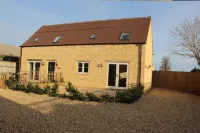 Lovely Cotswold holiday cottage within walking distance of restaurants/shops