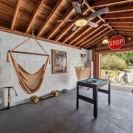 Spacious 1 block to Downtown Mt. Dora "The Brick Haven" with Garage Gameroom!!