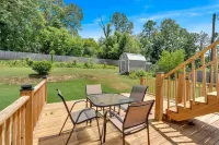 Cartersville Colonial Family-Friendly Retreat with Spacious Yard Hotels near Kingston Downs
