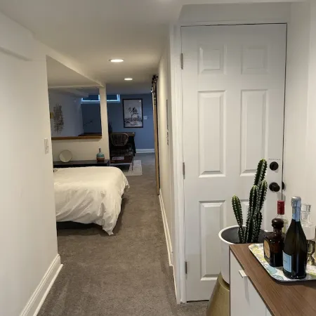Beautiful Studio on the Park in the Heart of Mt. Adams
