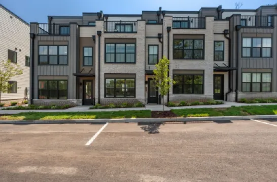 Charming 2-bedroom condo in the urban wilderness area of Knoxville テネシー大学周辺のホテル