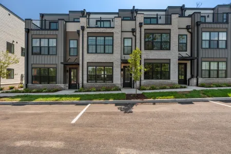 Charming 2-bedroom condo in the urban wilderness area of Knoxville