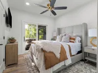 ABOVE THE TREES HOUSE CLOSE TO EVERYTHING BENTONVILLE PLUS HOT TUB