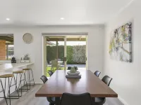 2 Bedroom Unit - Short Walk To The Beach - Pet Friendly