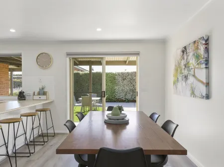 2 Bedroom Unit - Short Walk To The Beach - Pet Friendly Отели в г. Ошен Гров