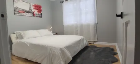 Stunning 3bedroom modern home closed to everything