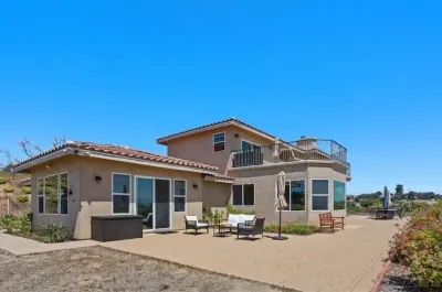 Ocean Breeze Orchard Villa- Hilltop Family Retreat Hotels near Norway Hall Foundation