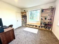 Forest home and outdoor adventure paradise! 15 minutes to Autzen Stadium.