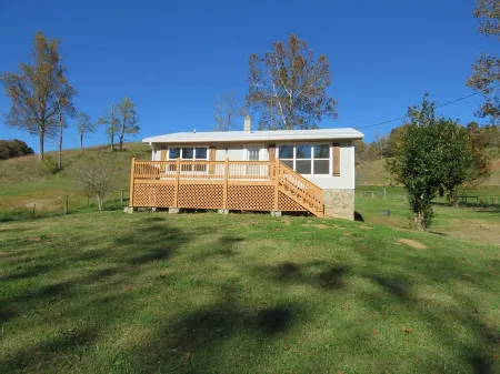 Romantic cottage, pet friendly, stunning views of Smoky mtns Pigeon River.