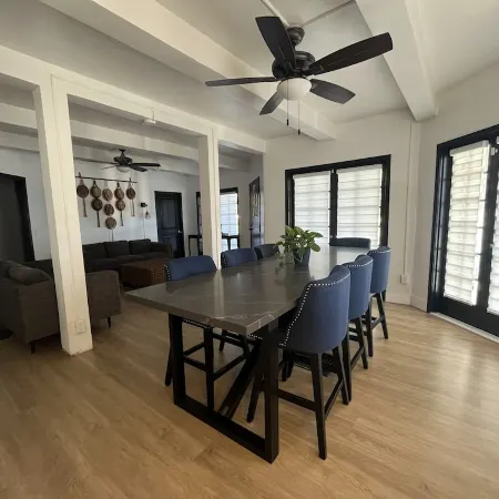 The Charming House of Riverside: All King beds, 55" Smart TVs, W/D, Downtown